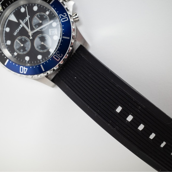 Michael Kors Everest Silicone Navy Black Watch MK8365 - Picture 12 of 13